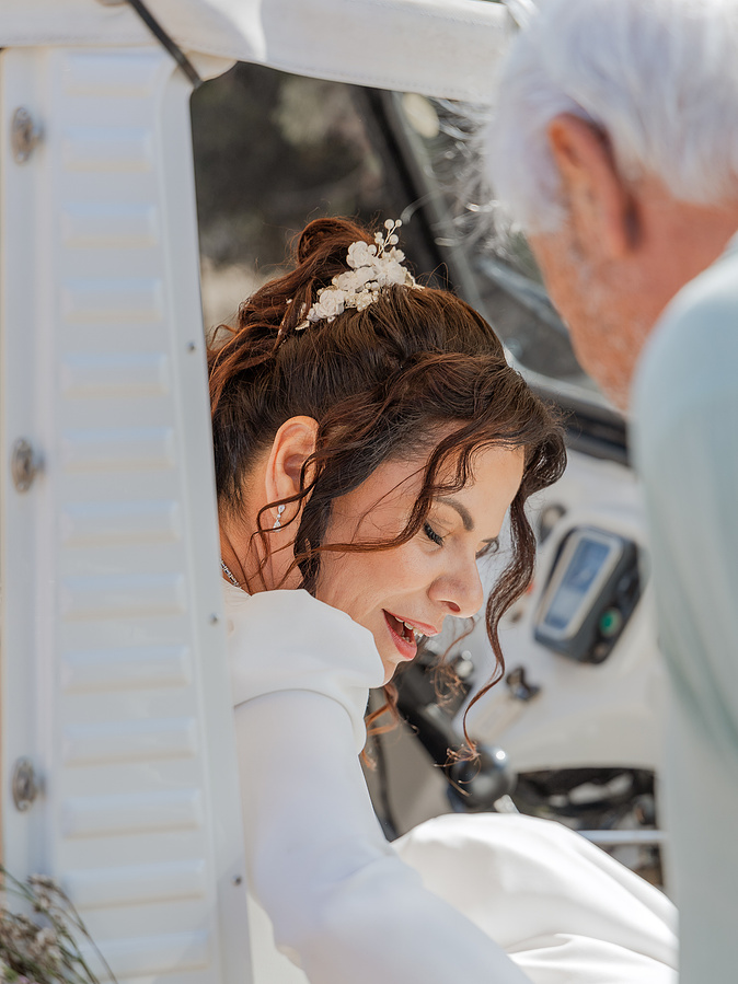 Bride getting ready on her wedding day, detail of the headpiece